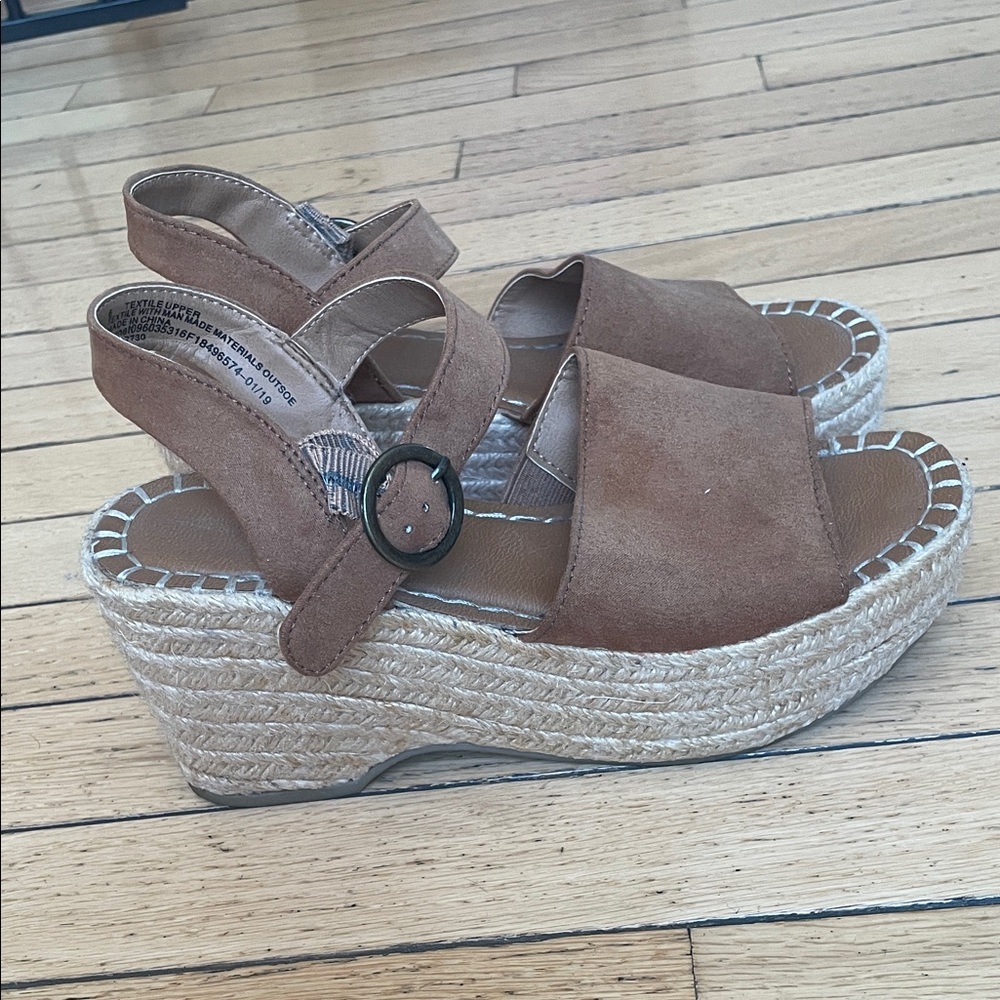 Universal Thread Tan Suede Ankle-Strap Sandals - image 3